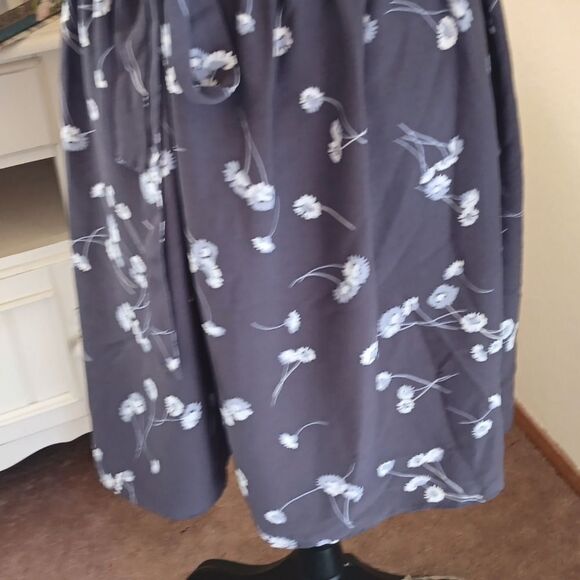 Lc Lauren Conrad Soft Woven Gray Dress. Romcom, Floral - Picture 4 of 13